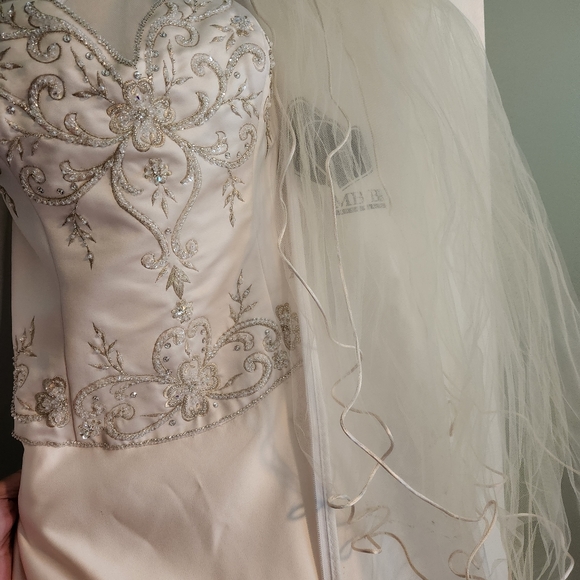 Wedding gown